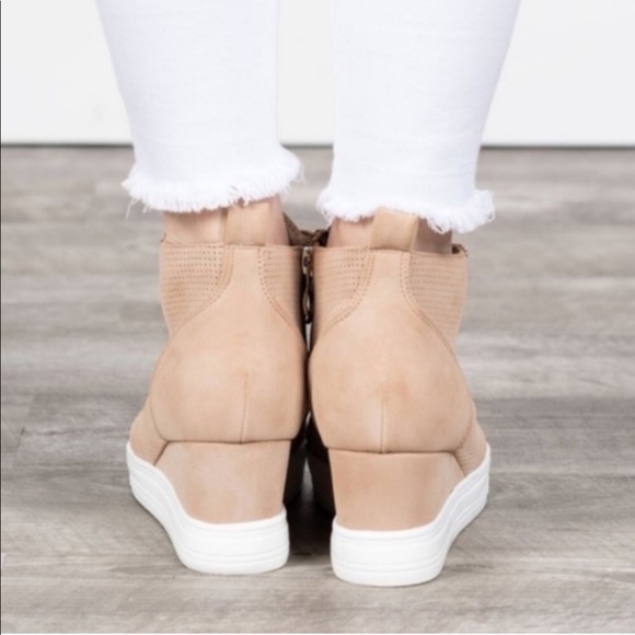 HP💥 NIB! Camel sneaker wedges vegan leather - Picture 3 of 8